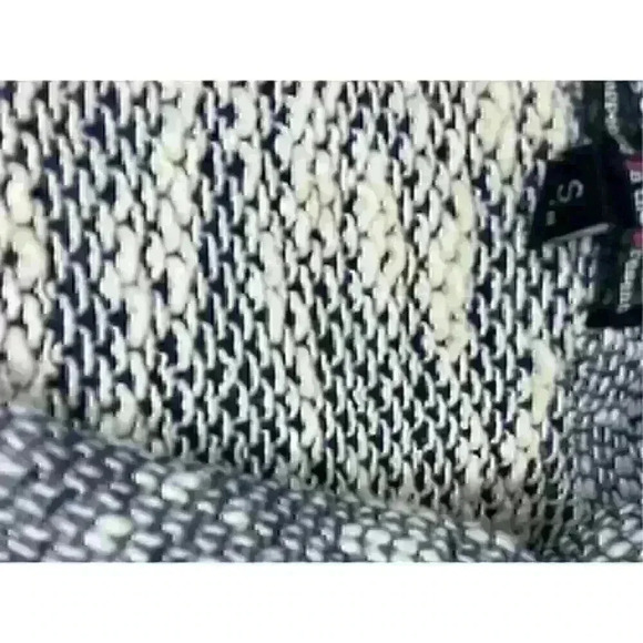 Happening in‎ the present ￼ sweater - Picture 2 of 2